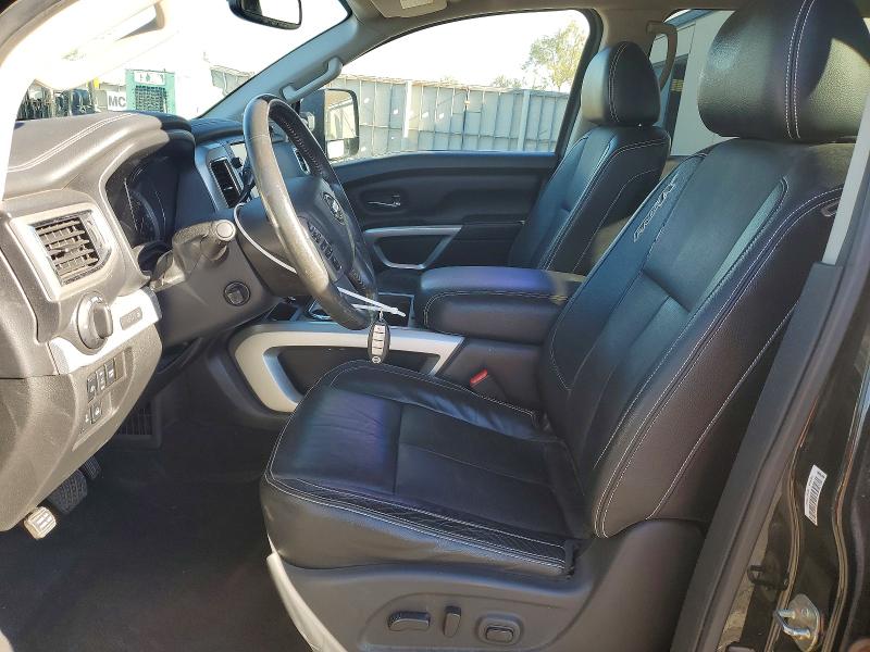 69878526 :رقم المزاد ، 1N6AA1E50HN551102 vin ، 2017 Nissan Titan مزاد بيع