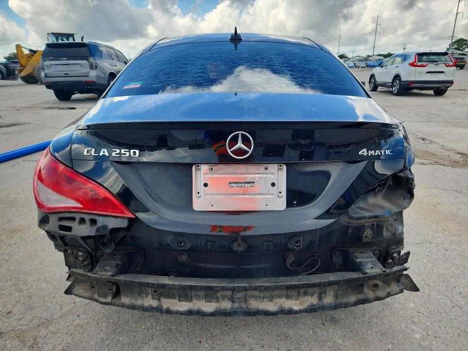 67181136 :رقم المزاد ، WDDSJ4GB3JN558875 vin ، 2018 Mercedes-benz Cla مزاد بيع