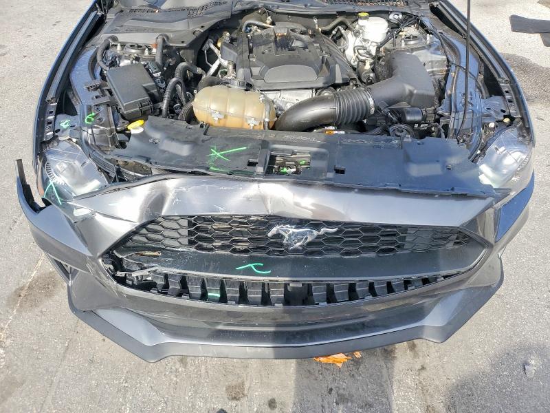 68637926 :رقم المزاد ، 1FA6P8TH6J5121552 vin ، 2018 Ford Mustang مزاد بيع