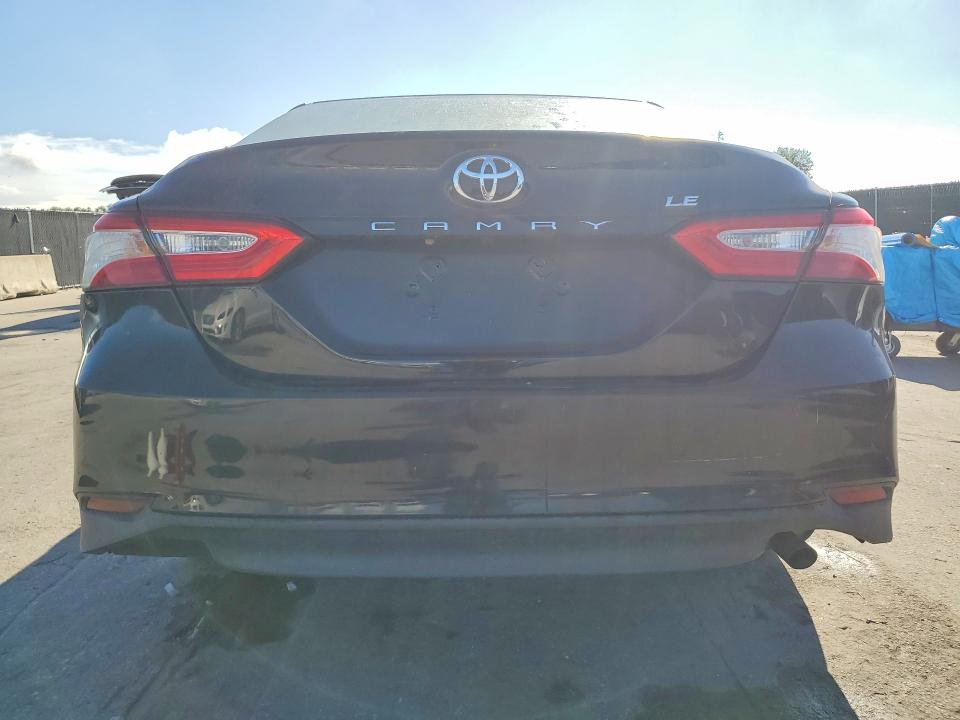 Продаж на аукціоні авто 2018 Toyota Camry, vin: 4T1B11HK0JU068080, номер лоту: 69811316
