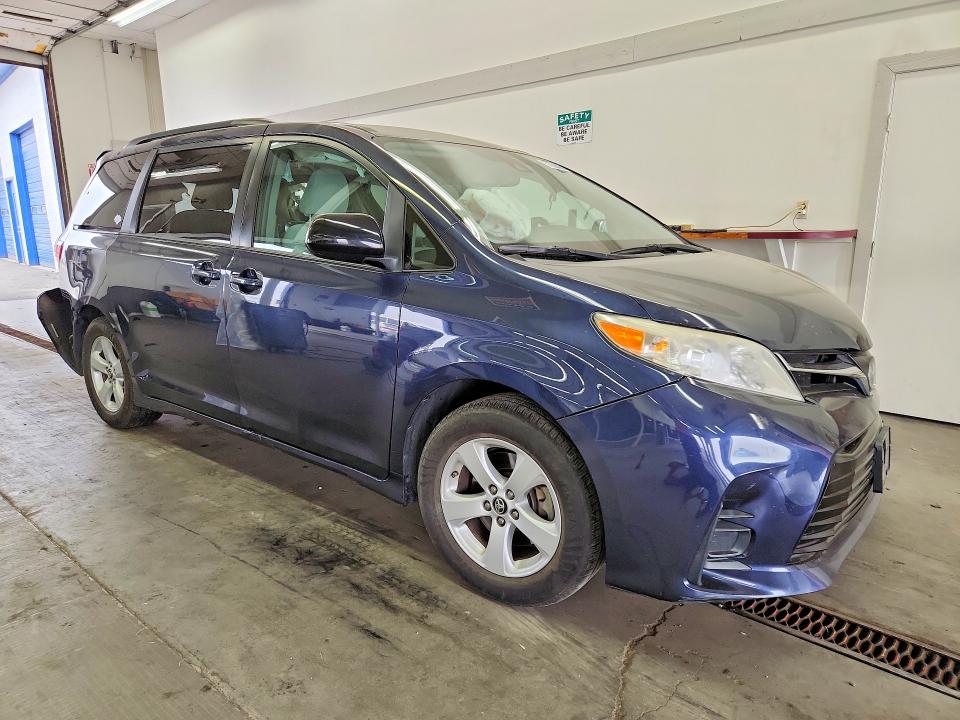 2018 Toyota Sienna მანქანა იყიდება აუქციონზე, vin: 5TDKZ3DC1JS923607, აუქციონის ნომერი: 67368866
