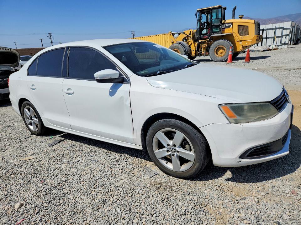 68709716 :رقم المزاد ، 3VWD17AJ4EM407626 vin ، 2014 Volkswagen Jetta مزاد بيع
