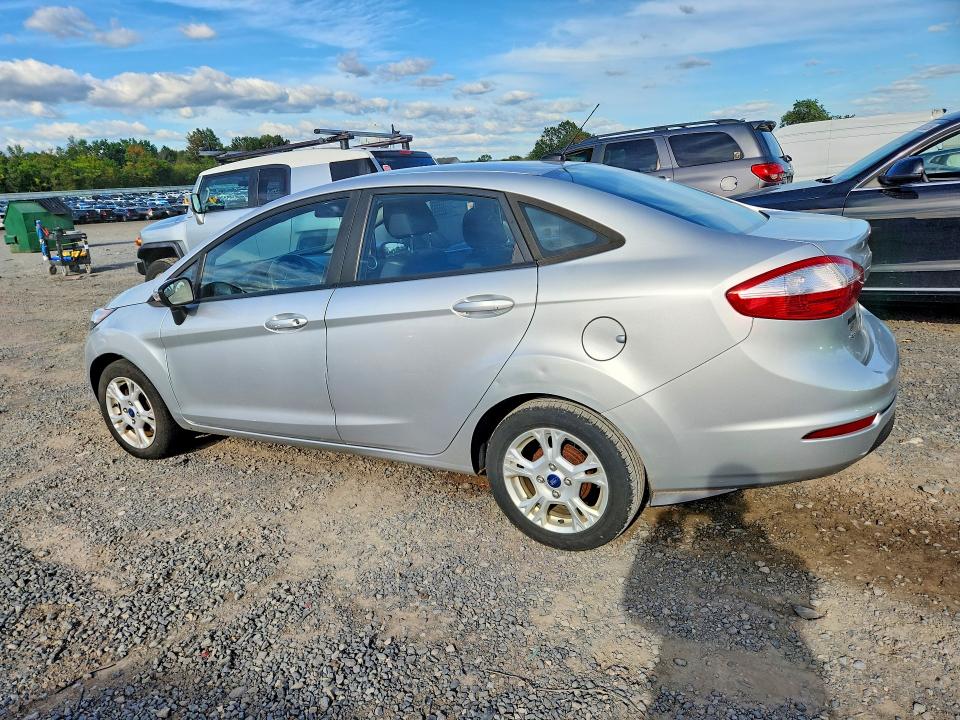 70177546 :رقم المزاد ، 3FADP4BJ2FM138144 vin ، 2015 Ford Fiesta مزاد بيع