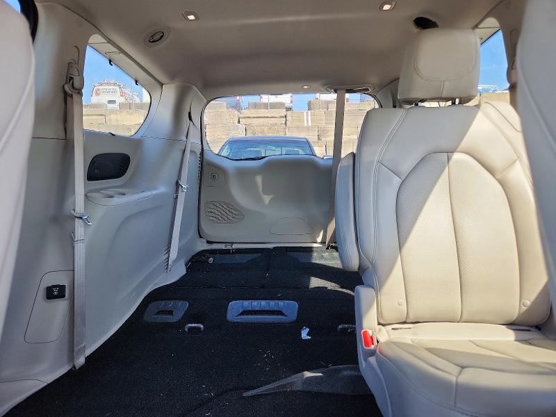 67070826 :رقم المزاد ، 2C4RC1EG9JR288182 vin ، 2018 Chrysler Pacifica مزاد بيع