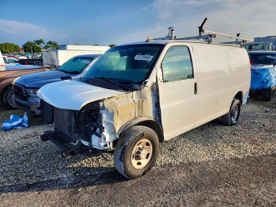 61129966 :رقم المزاد ، 1GCWGAFP5M1303789 vin ، 2021 Chevrolet Express G2500 مزاد بيع