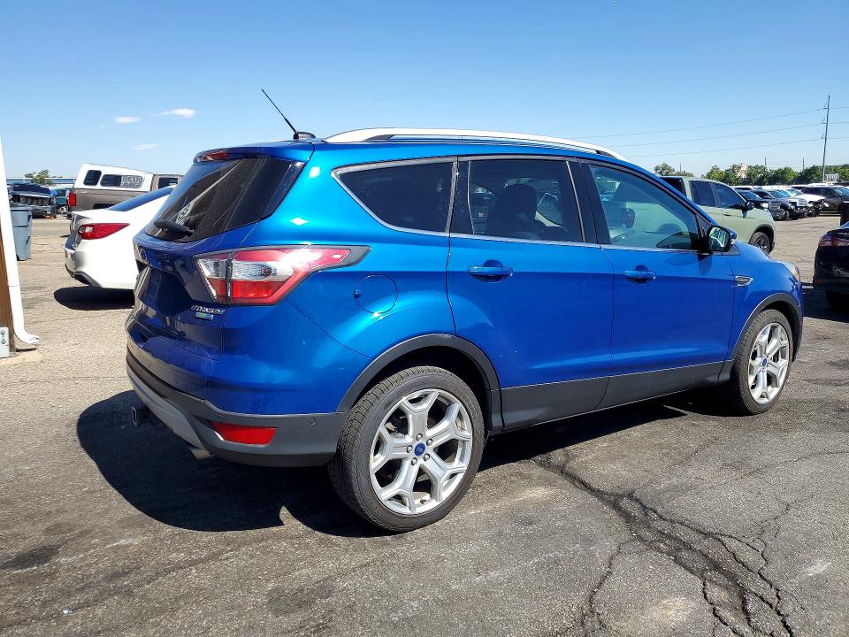 2017 Ford Escape მანქანა იყიდება აუქციონზე, vin: 1FMCU9J95HUB43612, აუქციონის ნომერი: 70292316