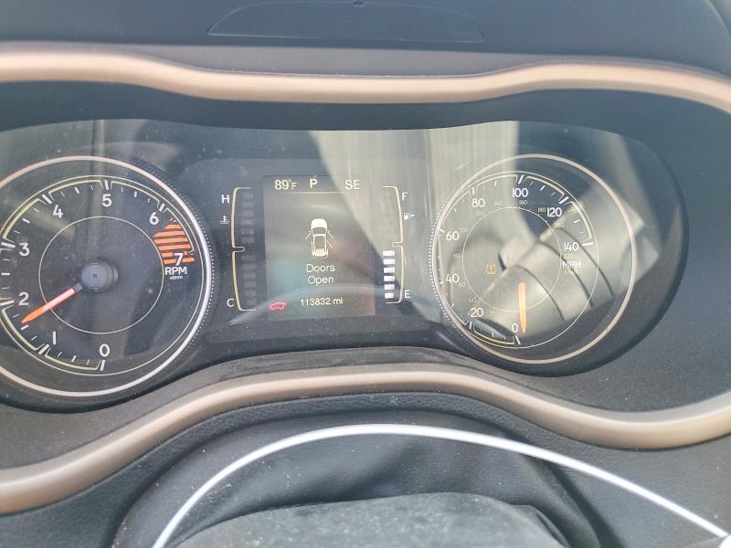 70119896 :رقم المزاد ، 1C4PJLCB9JD545201 vin ، 2018 Jeep Cherokee مزاد بيع