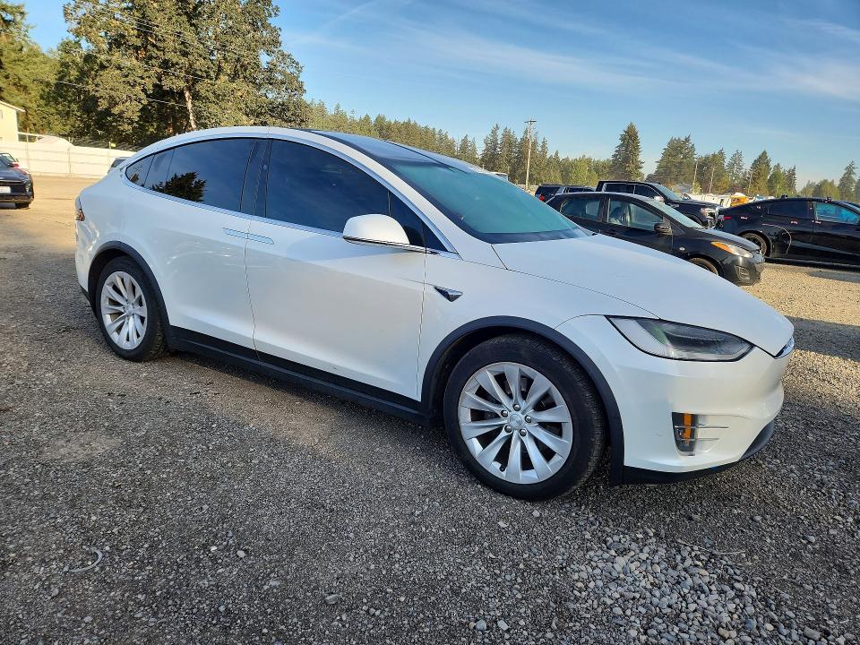 2020 Tesla Model X მანქანა იყიდება აუქციონზე, vin: 5YJXCAE27LF238441, აუქციონის ნომერი: 66852766