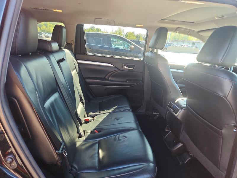 Продажа на аукционе авто 2018 Toyota Highlander, vin: 5TDJZRFH2JS538919, номер лота: 69007126