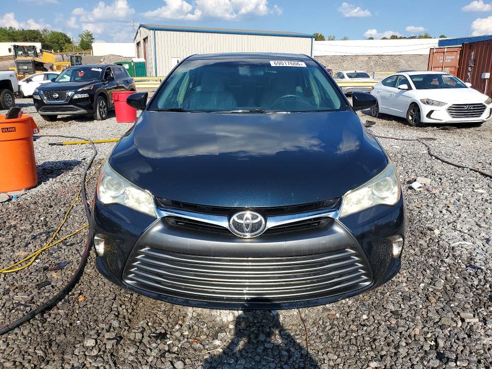 69017606 :رقم المزاد ، 4T1BF1FK7HU648778 vin ، 2017 Toyota Camry مزاد بيع