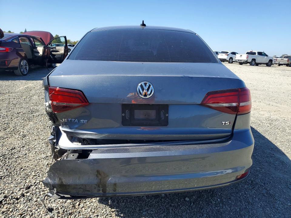 69096506 :رقم المزاد ، 3VWDB7AJ6JM227541 vin ، 2018 Volkswagen Jetta مزاد بيع