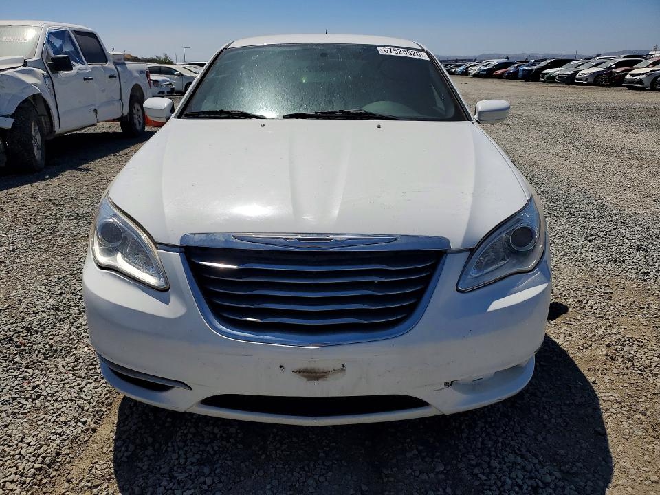 67528626 :رقم المزاد ، 1C3CCBAB9DN634811 vin ، 2013 Chrysler 200 مزاد بيع