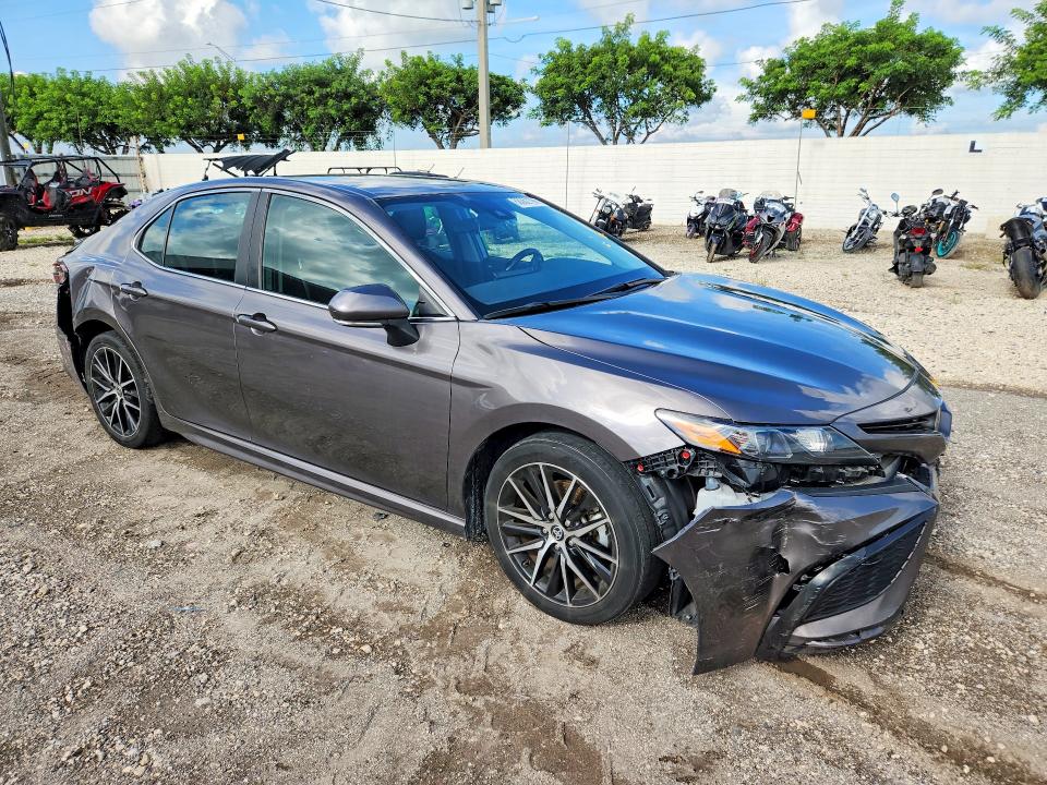 Продаж на аукціоні авто 2023 Toyota Camry, vin: 4T1G11AK5PU781615, номер лоту: 68062196