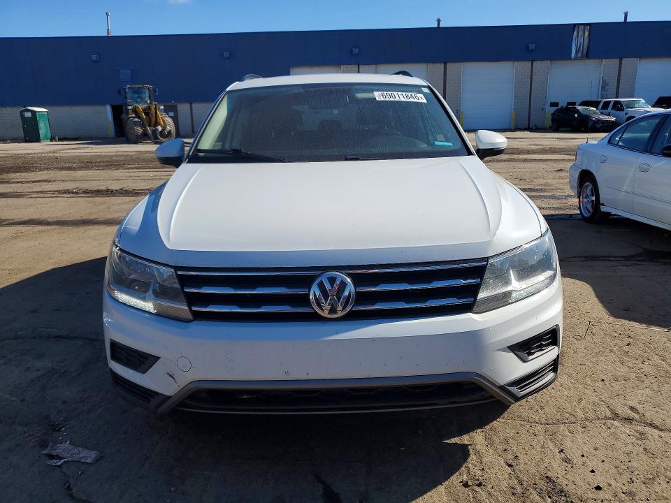 69011846 :رقم المزاد ، 3VV2B7AX9JM096654 vin ، 2018 Volkswagen Tiguan مزاد بيع
