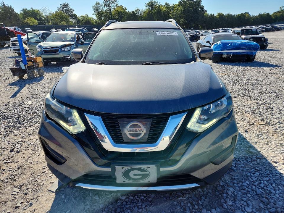 2017 Nissan Rogue მანქანა იყიდება აუქციონზე, vin: 5N1AT2MV0HC856823, აუქციონის ნომერი: 68026006