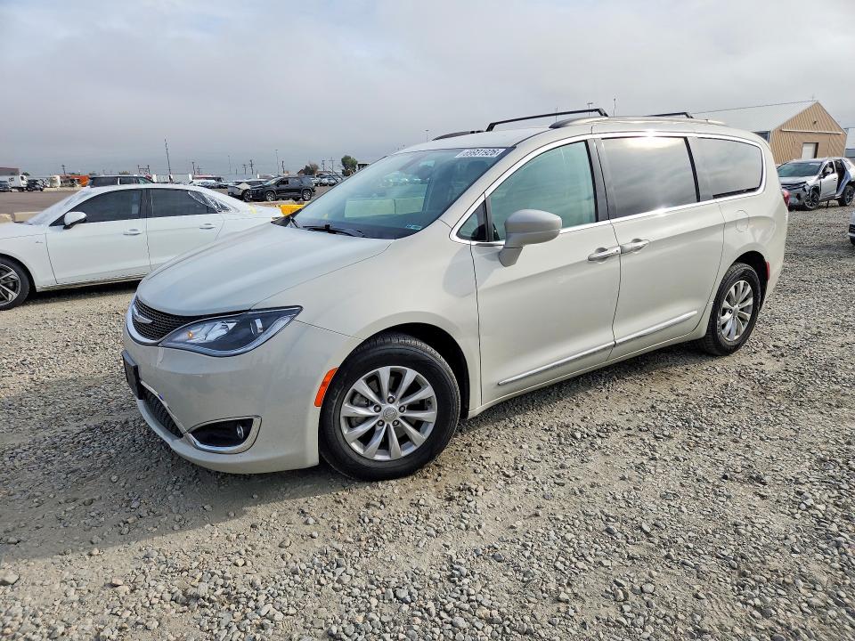 69931926 :رقم المزاد ، 2C4RC1BG0HR553652 vin ، 2017 Chrysler Pacifica مزاد بيع