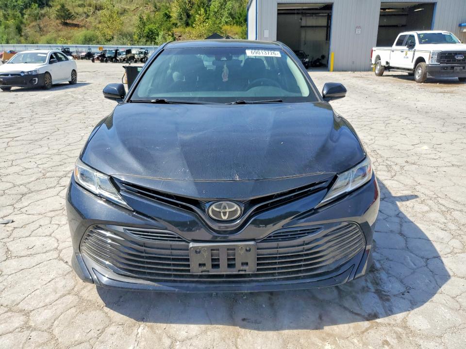 Продаж на аукціоні авто 2018 Toyota Camry, vin: 4T1B11HK0JU012320, номер лоту: 69013726