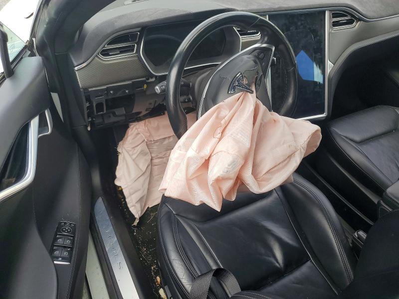 2015 Tesla Model S მანქანა იყიდება აუქციონზე, vin: 5YJSA1E22FF105946, აუქციონის ნომერი: 69131906