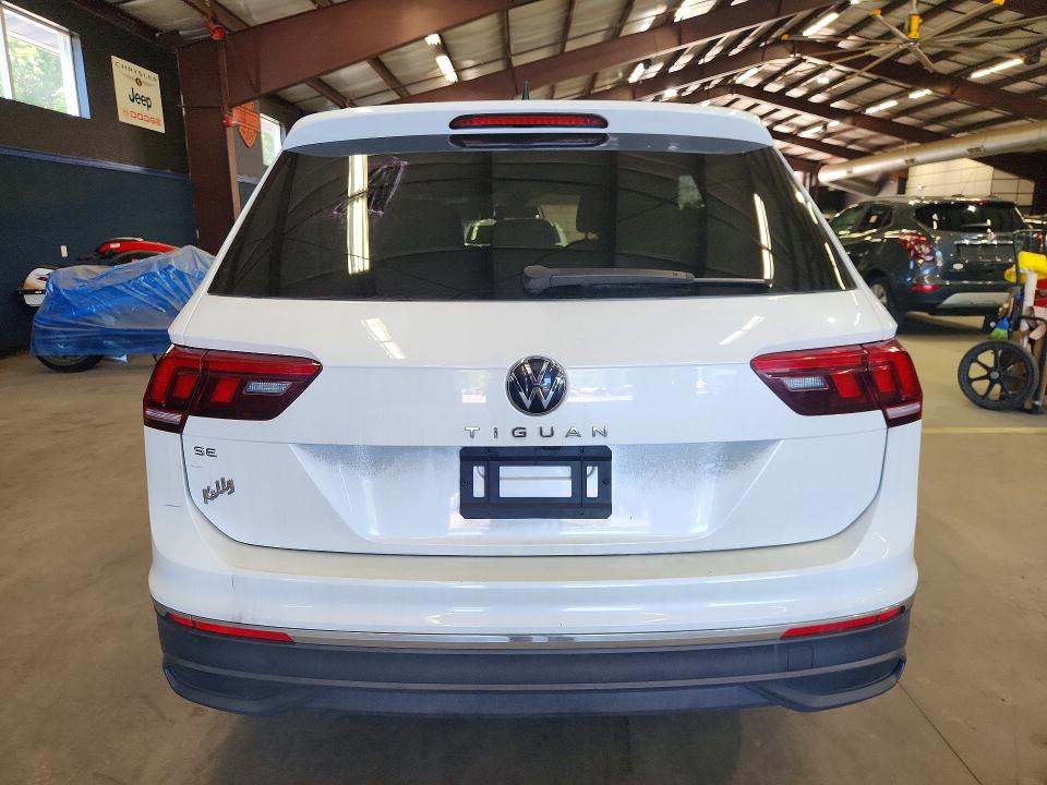 68617176 :رقم المزاد ، 3VV3B7AX7PM020721 vin ، 2023 Volkswagen Tiguan مزاد بيع