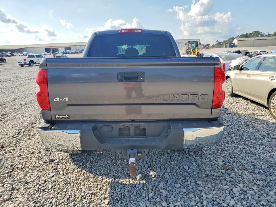 68634676 :رقم المزاد ، 5TFDW5F16HX628290 vin ، 2017 Toyota Tundra مزاد بيع