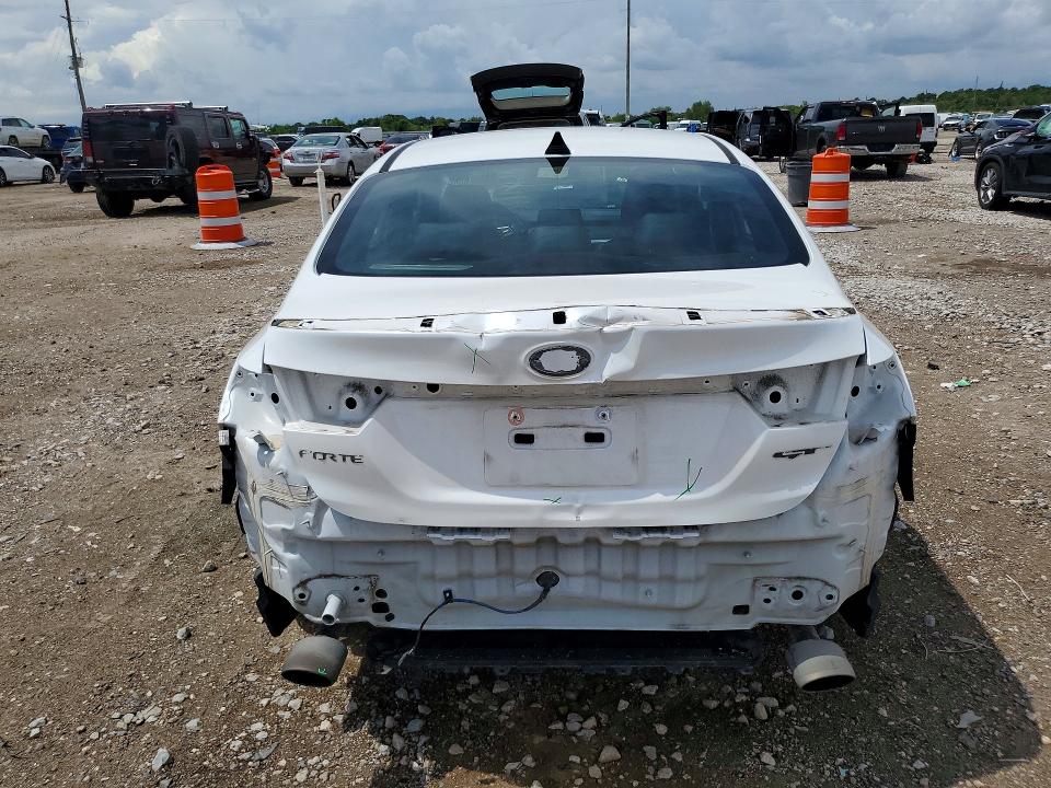 2020 Kia Forte მანქანა იყიდება აუქციონზე, vin: 3KPF44ACXLE216903, აუქციონის ნომერი: 67958236