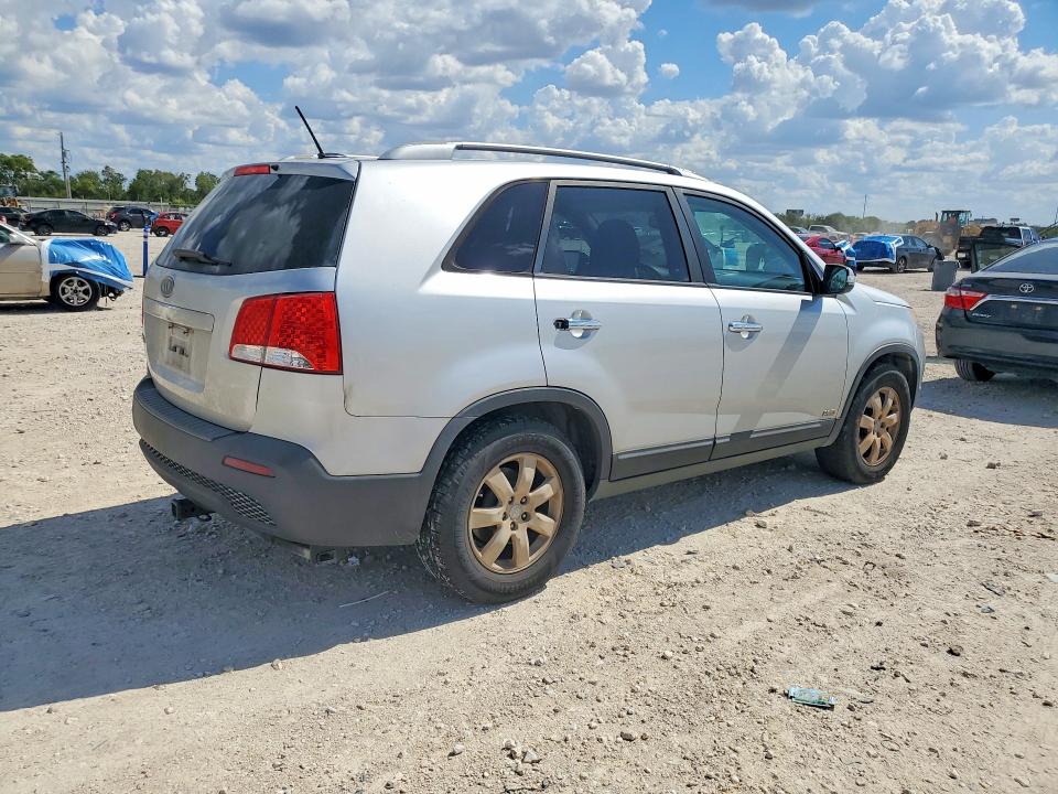 2013 Kia Sorento მანქანა იყიდება აუქციონზე, vin: 5XYKTDA24DG343806, აუქციონის ნომერი: 68300806