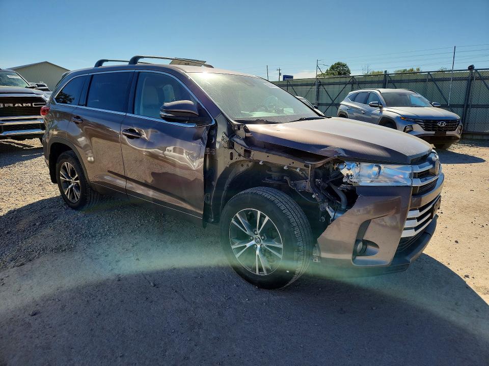 69598506 :رقم المزاد ، 5TDBZRFH5JS495245 vin ، 2018 Toyota Highlander مزاد بيع