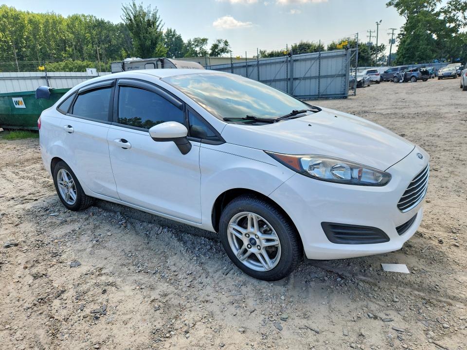 67076926 :رقم المزاد ، 3FADP4BJXKM101059 vin ، 2019 Ford Fiesta مزاد بيع