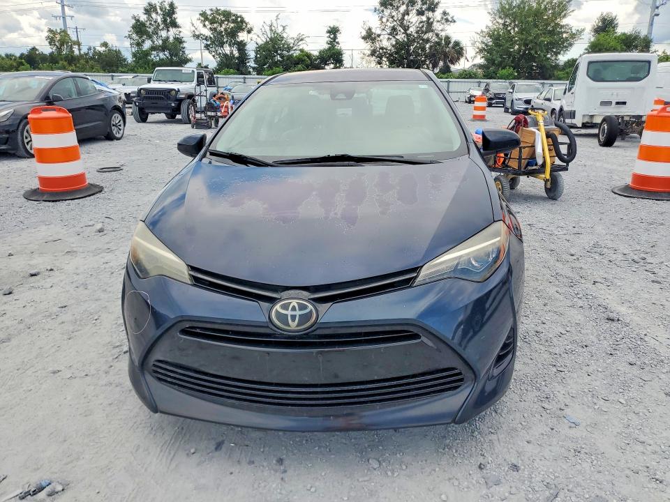 70129336 :رقم المزاد ، 2T1BURHE4HC882289 vin ، 2017 Toyota Corolla مزاد بيع