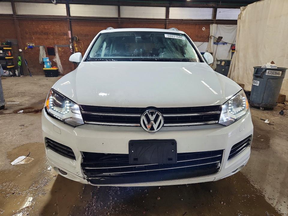 2014 Volkswagen Touareg მანქანა იყიდება აუქციონზე, vin: WVGEF9BP3ED002601, აუქციონის ნომერი: 68831686
