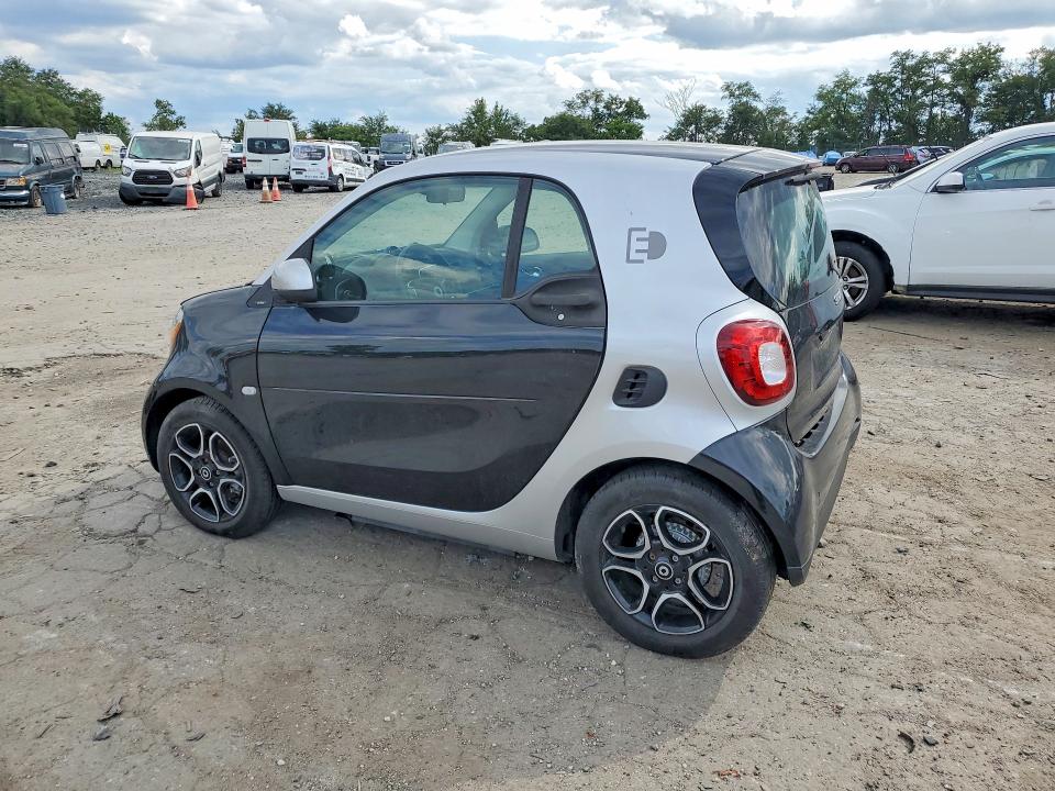 68653916 :رقم المزاد ، WMEFJ9BA4HK235018 vin ، 2017 Smart Fortwo مزاد بيع
