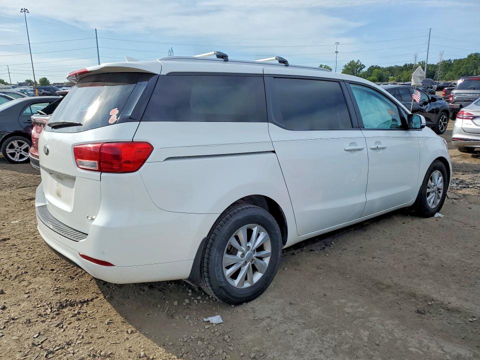 68761496 :رقم المزاد ، KNDMB5C16H6334569 vin ، 2017 Kia Sedona مزاد بيع