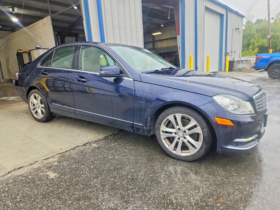 Продаж на аукціоні авто 2013 Mercedes-benz C, vin: WDDGF8AB2DR287246, номер лоту: 70646826