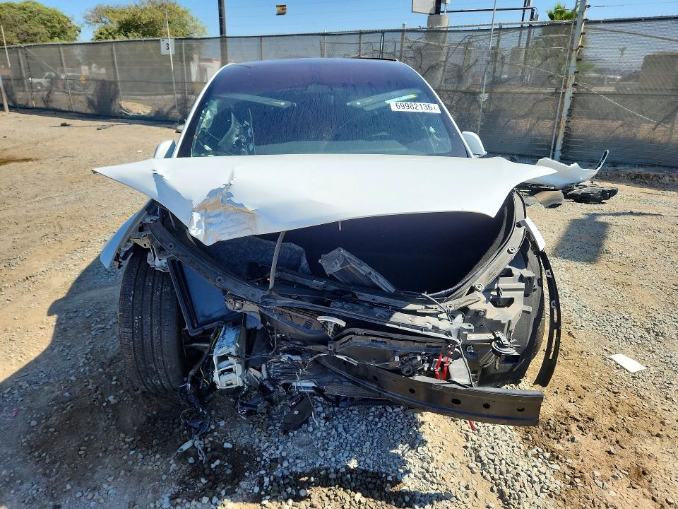69982136 :رقم المزاد ، 5YJXCBE2XJF104512 vin ، 2018 Tesla Model X مزاد بيع