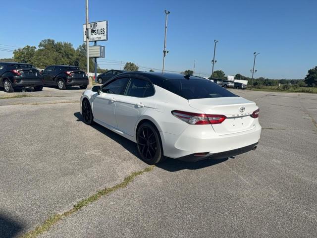 Auction sale of the 2019 Toyota Camry, vin: 4T1B11HK7KU815806, lot number: 69319406