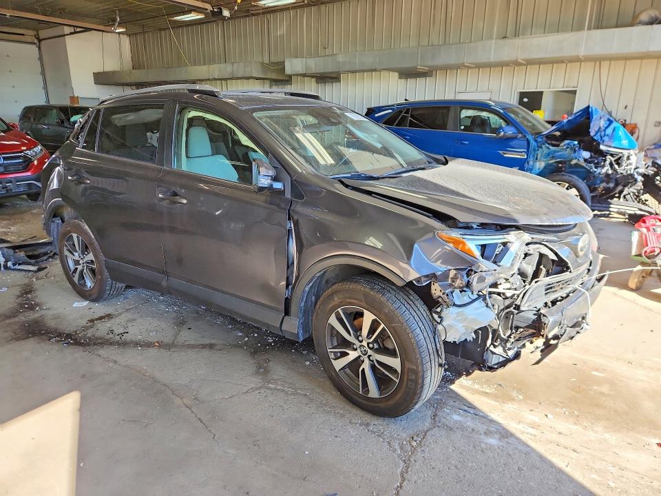 Продажа на аукционе авто 2018 Toyota Rav4, vin: JTMRFREV9JD227776, номер лота: 70529126