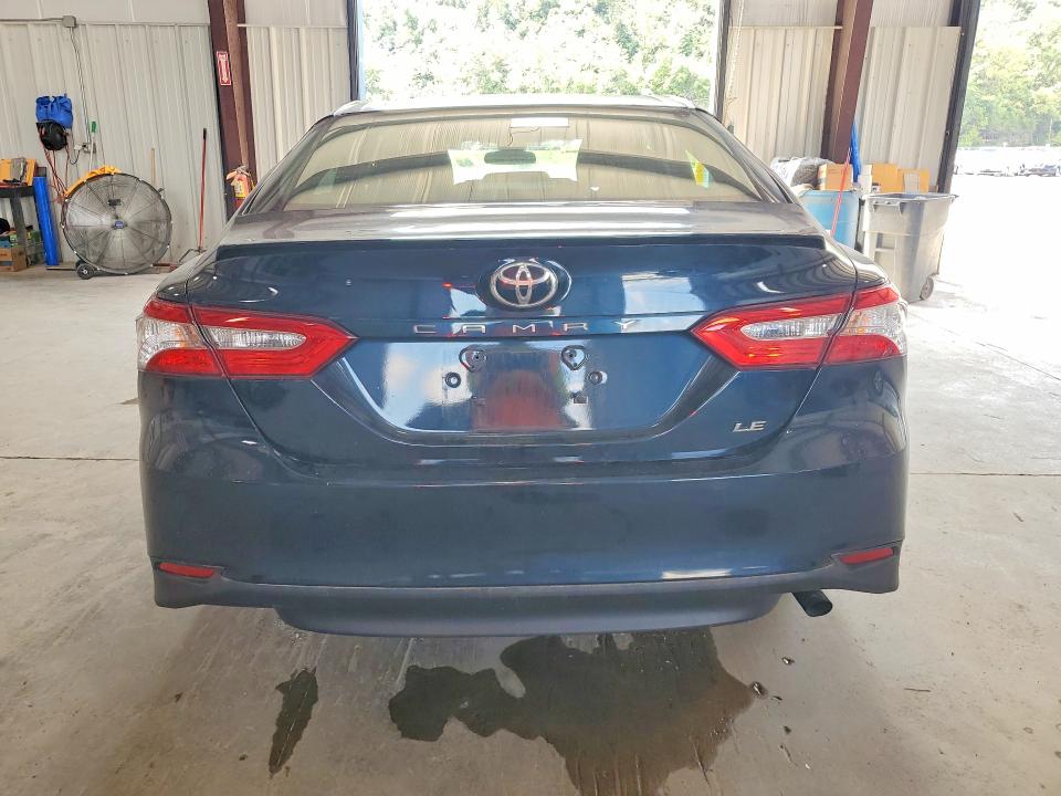 67310156 :رقم المزاد ، 4T1B11HK6JU604384 vin ، 2018 Toyota Camry مزاد بيع
