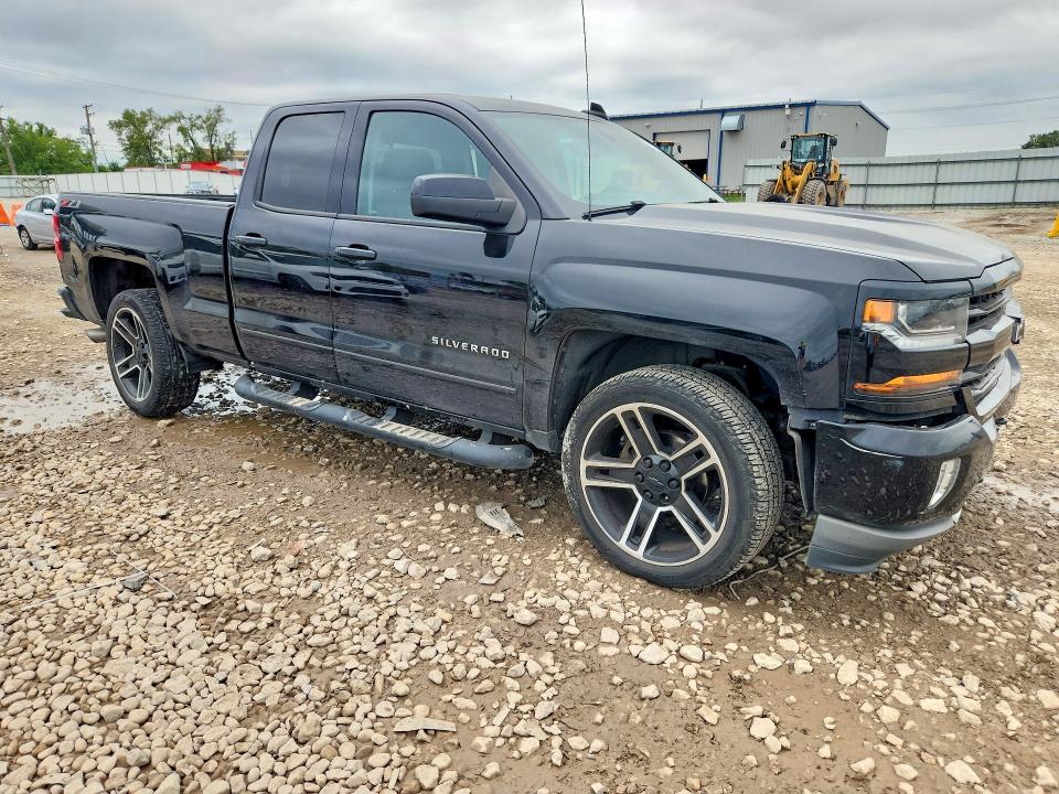 Продаж на аукціоні авто 2018 Chevrolet Silverado, vin: 1GCVKREC8JZ211628, номер лоту: 69217856