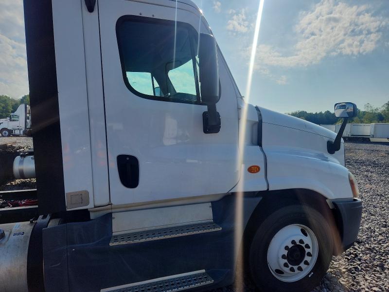 Продажа на аукционе авто 2015 Freightliner Cascadia, vin: 1FUBGEDV5FLGH4778, номер лота: 68601736