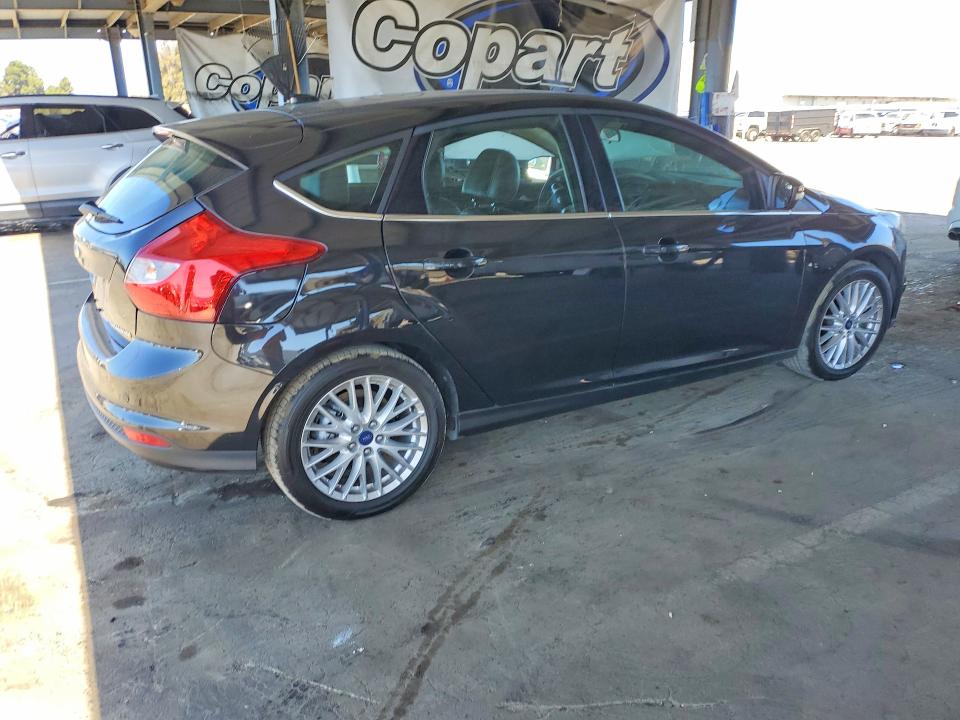 2013 Ford Focus მანქანა იყიდება აუქციონზე, vin: 1FADP3N20DL382596, აუქციონის ნომერი: 71055386