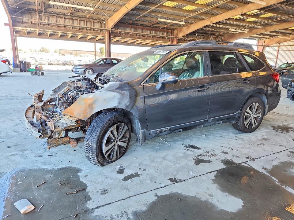 70853136 :رقم المزاد ، 4S4BSAKC2J3213432 vin ، 2018 Subaru Outback مزاد بيع