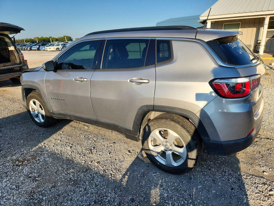 71069756 :رقم المزاد ، 3C4NJCBB0JT407808 vin ، 2018 Jeep Compass مزاد بيع