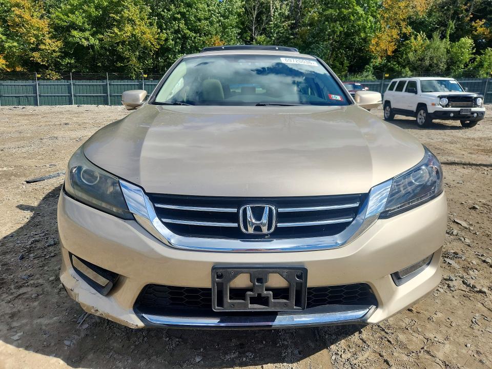 Auction sale of the 2014 Honda Accord, vin: 1HGCR3F88EA026690, lot number: 69720036