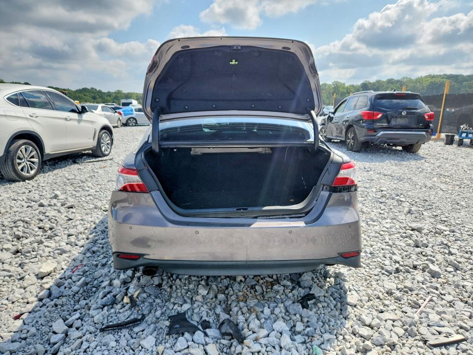 69120676 :رقم المزاد ، 4T1BZ1HK6JU008569 vin ، 2018 Toyota Camry مزاد بيع