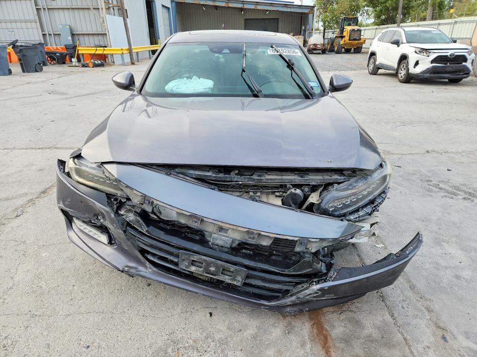 69192856 :رقم المزاد ، 1HGCV2F90JA025039 vin ، 2018 Honda Accord مزاد بيع