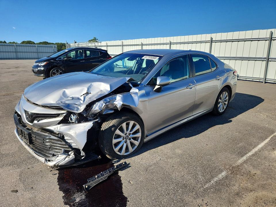 67785566 :رقم المزاد ، 4T1B11HKXKU692681 vin ، 2019 Toyota Camry مزاد بيع