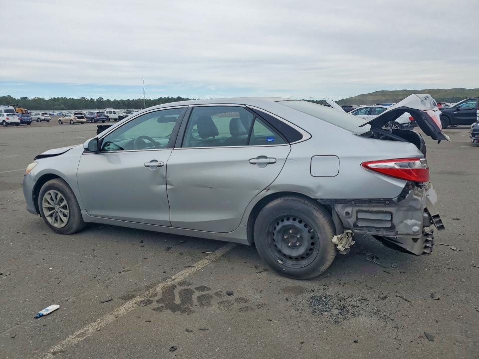 70100066 :رقم المزاد ، 4T1BF1FKXFU035678 vin ، 2015 Toyota Camry مزاد بيع