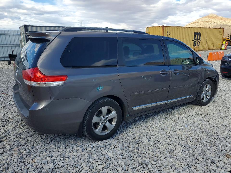 2013 Toyota Sienna მანქანა იყიდება აუქციონზე, vin: 5TDKK3DC8DS288989, აუქციონის ნომერი: 69676746
