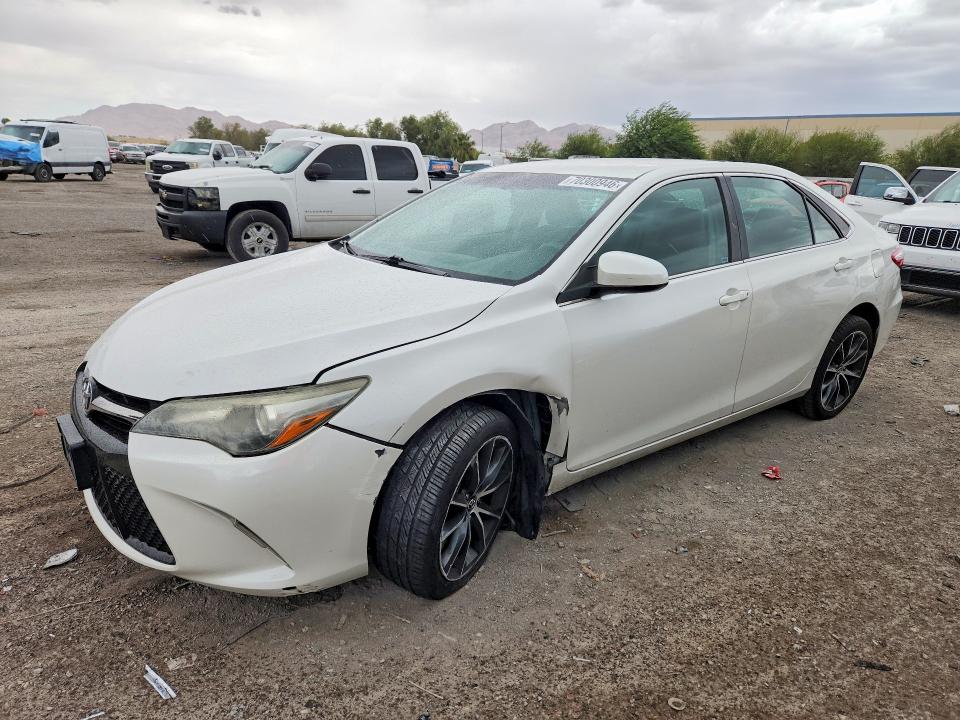 70300946 :رقم المزاد ، 4T1BF1FK4FU041685 vin ، 2015 Toyota Camry مزاد بيع