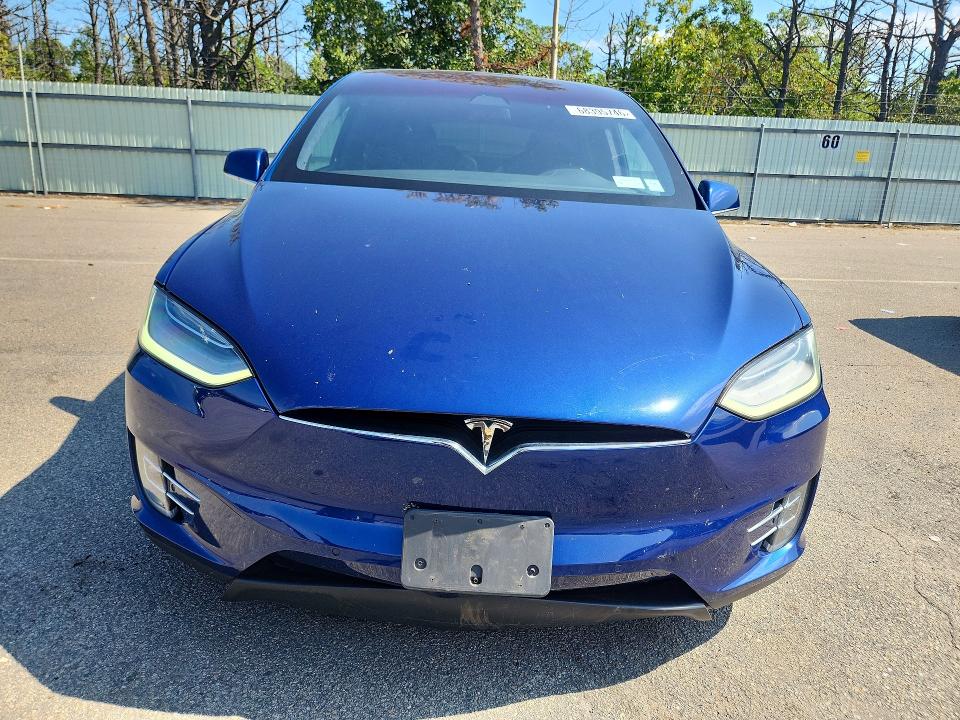 68395746 :رقم المزاد ، 5YJXCBE22LF239017 vin ، 2020 Tesla Model X مزاد بيع